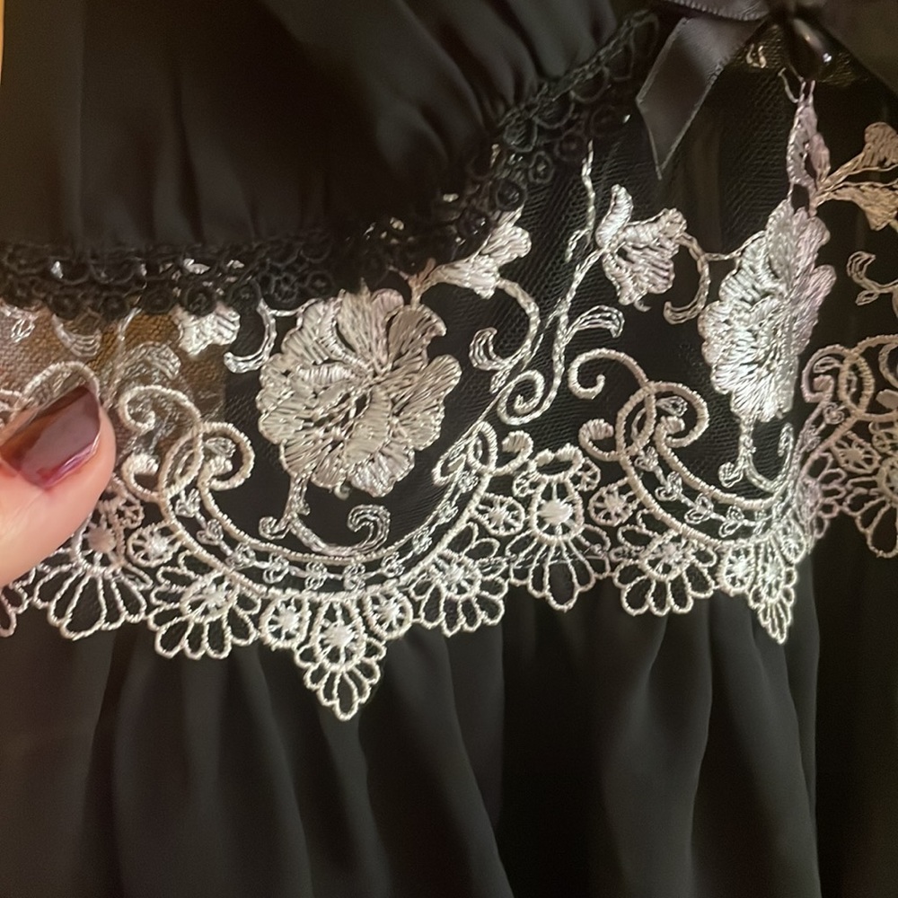 NWOT In Bloom Night in black with lace. Adjustable straps. Size Large. - Picture 3 of 6